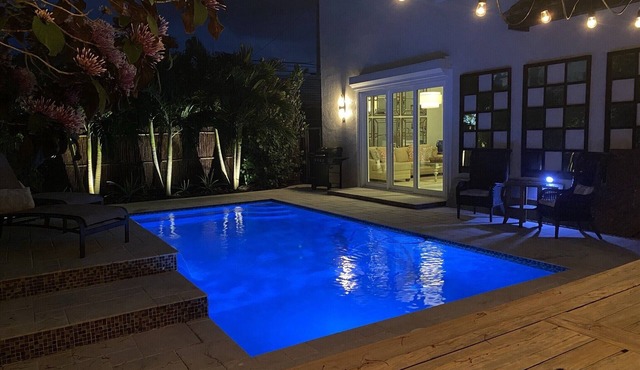Only steps to the Sand! 10% off for 7 or more nights! Heated Pool!