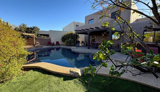 Peaceful desert Oasis, pool & spa! Pets welcome, golf, hiking, riding, dining.