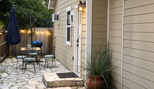 Pet-Friendly Cottage | Walk to Downtown Seguin