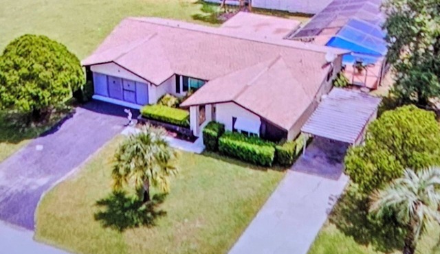 Pool house, 2-bedroom, 2 bath, next to Rainbow Springs, Dunnellon Fl