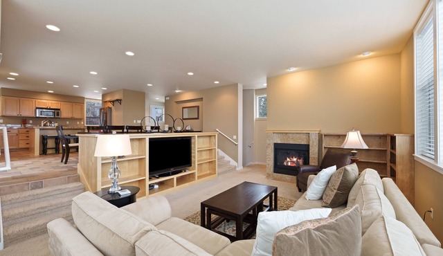 Presidio Place - Relaxing Retreat, Hot Tub, Views, AC
