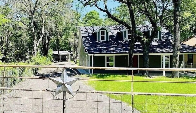 Private Cedar Creek Lake House - WATERFRONT! QUIET!