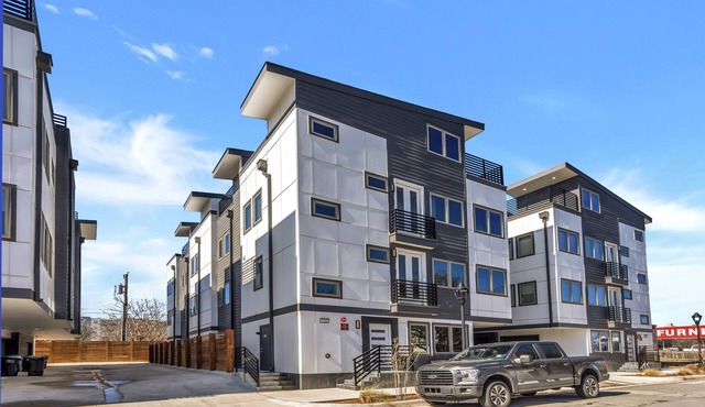 Private Rooftop Patio+4 Story Home w/Peloton Bike in Downtown Fort Worth