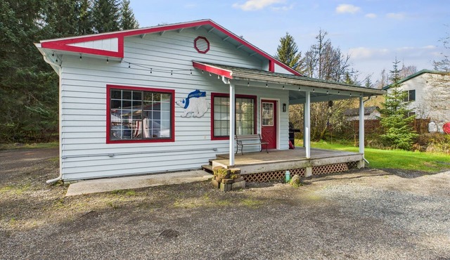 Quirky Cottage with Direct Trail Access