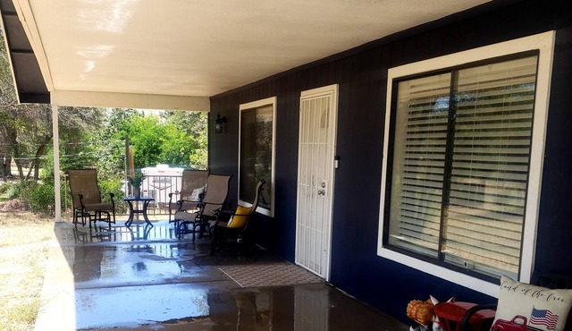 Relaxing House with Porch