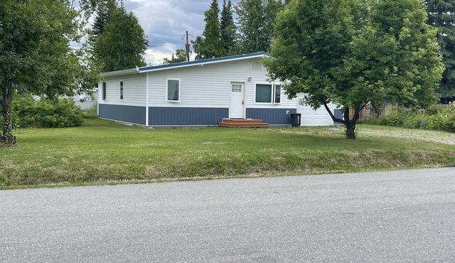 Remodeled house w/garage and hot tub; quiet suburb, in town