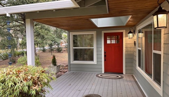 Remodeled one level w/yard , heart of lake oswego