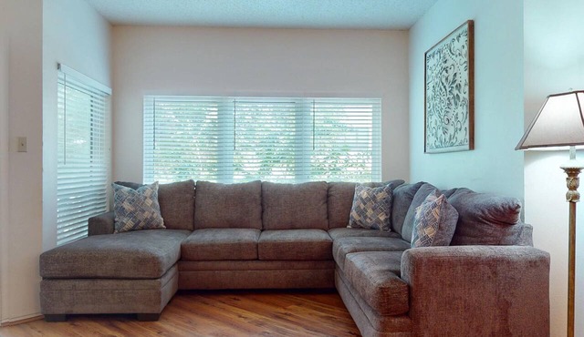 River City Resorts: INV 111: Free Tubes, On Comal, Walk to Schlitterbahn