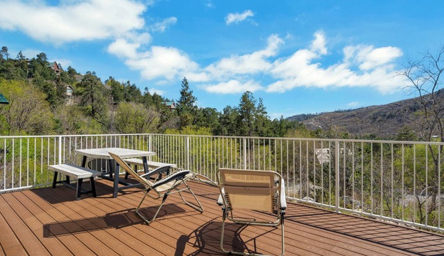Rose Canyon Lake Cabin at Mt. Lemmon Hotel Overlooking Summerhaven, Arizona