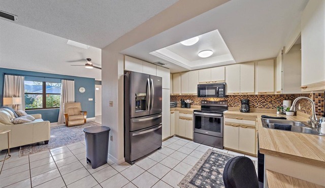 Sarasota's Sunbeam | Private Pool, Smart TV + Grill!