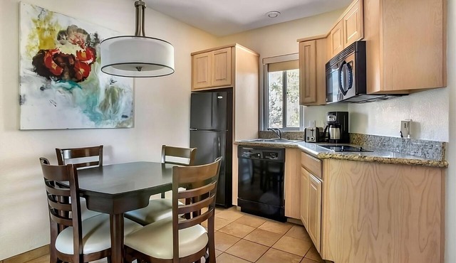 Sedona's Best-Kept Secret! Outdoor Pool, Free Parking, Full Kitchen!