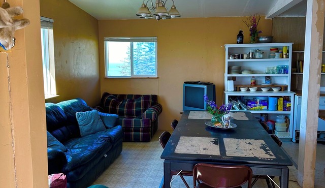 Serene 4-bedroom cabin in Kenai perfect for your getaway.