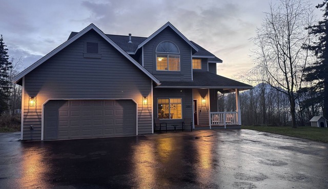 Spacious Alaskan Retreat No Extra Cleaning Fees!