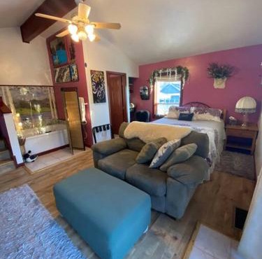 Studio-Alaska's Point of View-Private-intown