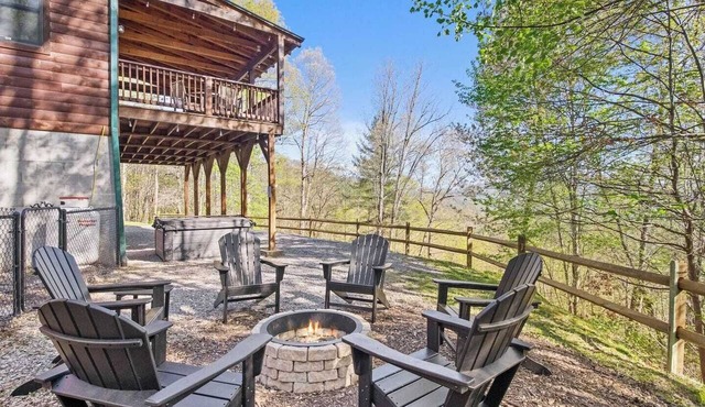 SUMMER SPECIALS! Luxury Mountain Cabin w/Hot Tub, Game Room