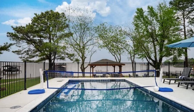 Sunset Swim Lake Front Home Pool, Spa, Deep Water