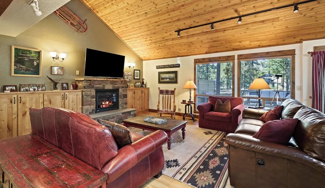Tamarack 8 - Cute & Fun! Updated, SHARC, Bikes, Hot Tub