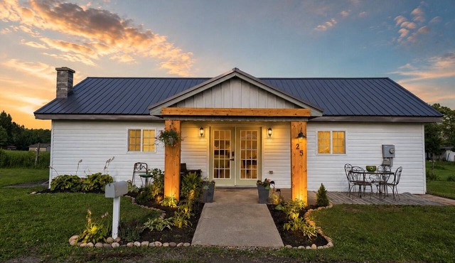 The Cottage on Knox - Quaint 2-bedroom with AC located in charming Lanse