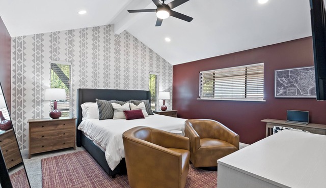 The Howdy Retreat- Sleeps 12-Near Texas A&M