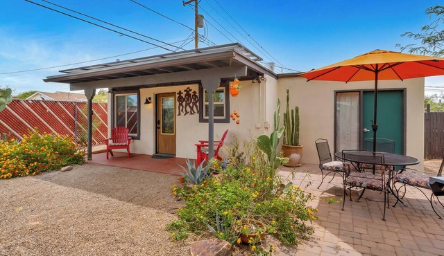 The Tucsonan Style Casita - FULLY FENCED AND PET FRIENDLY!