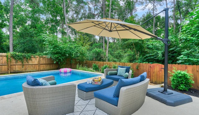 The Woodlands 4BR Forest Retreat-Pool, Spa, Grill, Nature Trails & Baby Friendly