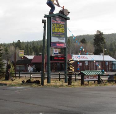 The Woodsman Country Lodge Motel