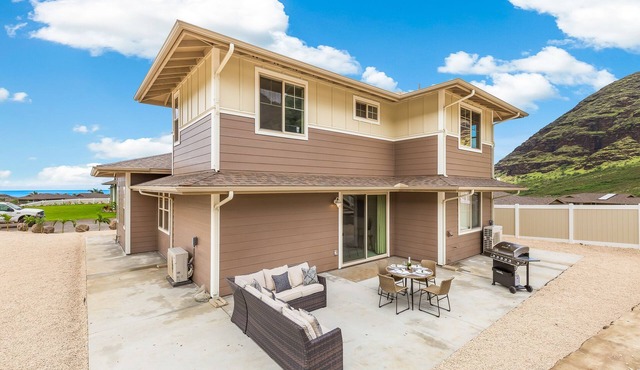 Tranquil Vacation Home in Makaha Valley Near Beach w/Exterior Dining & Bbq