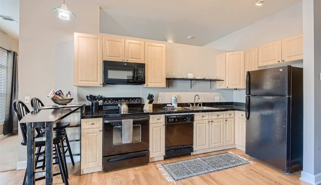 VL109B - Awesome 1 Bedroom in DTC