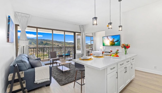 Waikiki Banyan condo with lanai & resort access