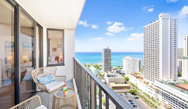 Waikiki Banyan retreat - parking, pool, sauna & sea views