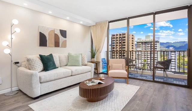 Waikiki condo with private lanai & resort access