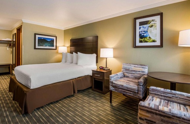 Holiday Hotel 