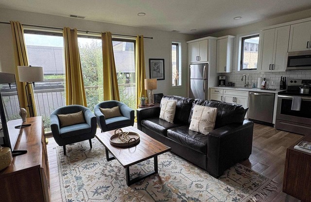Charming TC Condo | Minutes to Wineries & Waterfront | Capri 316