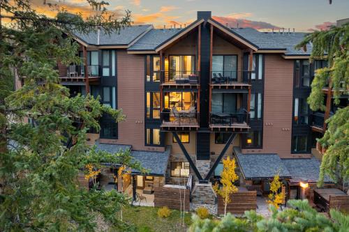 Downtown WP River Front Villa 236 I Private Hot Tub I Great Views I Activity Program