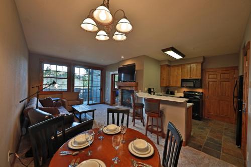 Horse Lodges 