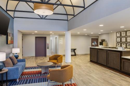 Clarion Inn Suites 