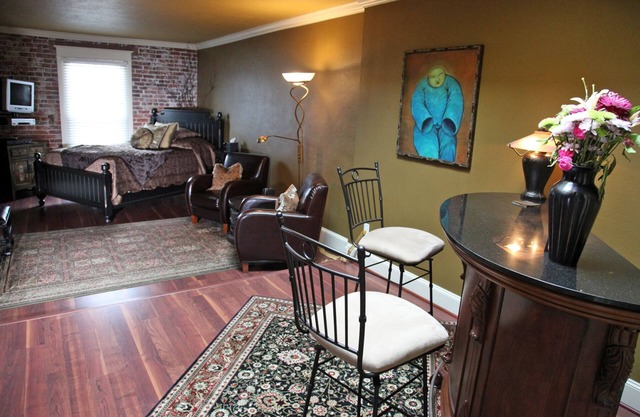 Stay Play Winery Loft Downtown Carlton 