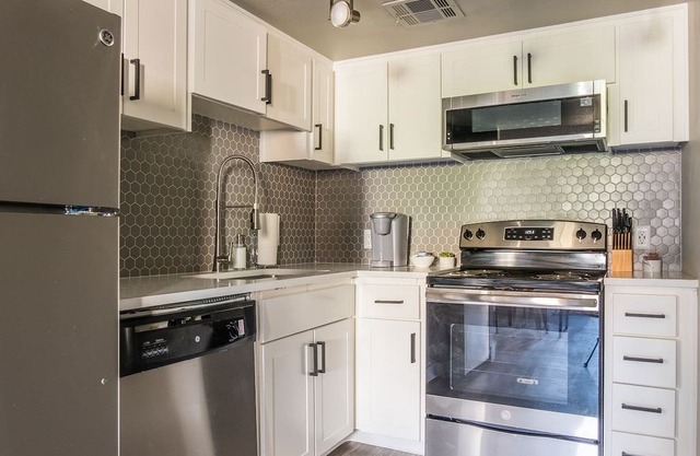 Trendy 1BR Apt near Downtown Tempe w/ Parking