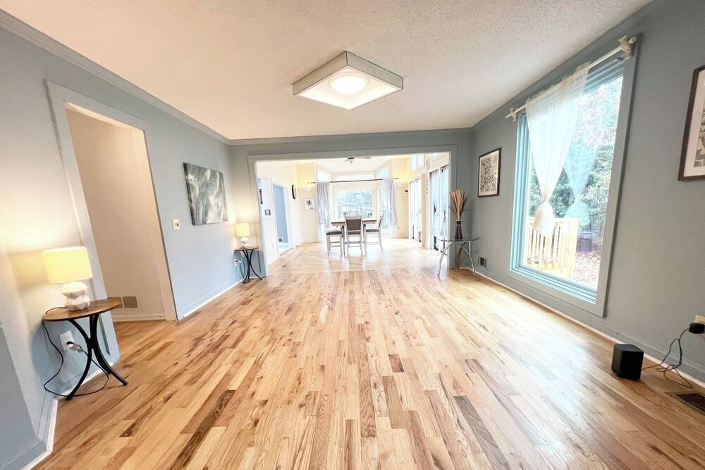 Photo of Livingroom in Sandy Springs