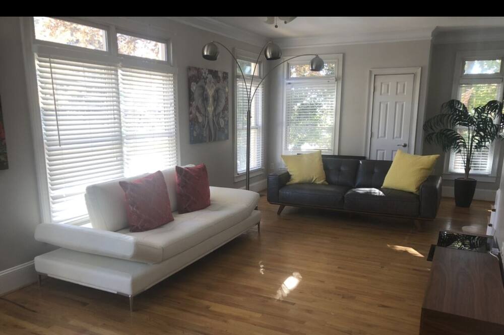 Photo of Livingroom in Garden Hills