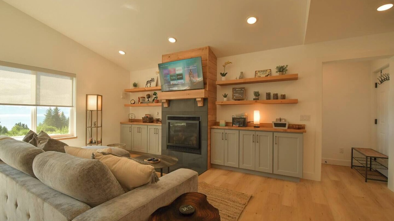 Photo of Livingroom in Homer