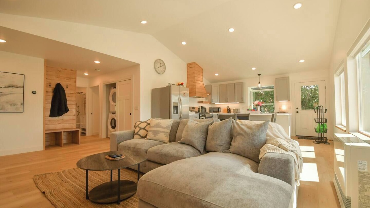Photo of Livingroom in Homer