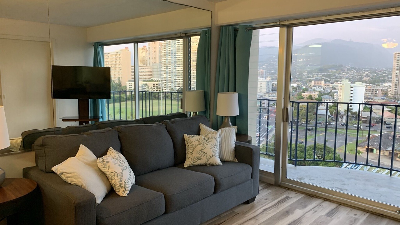 Photo of Livingroom in McCully - Moiliili