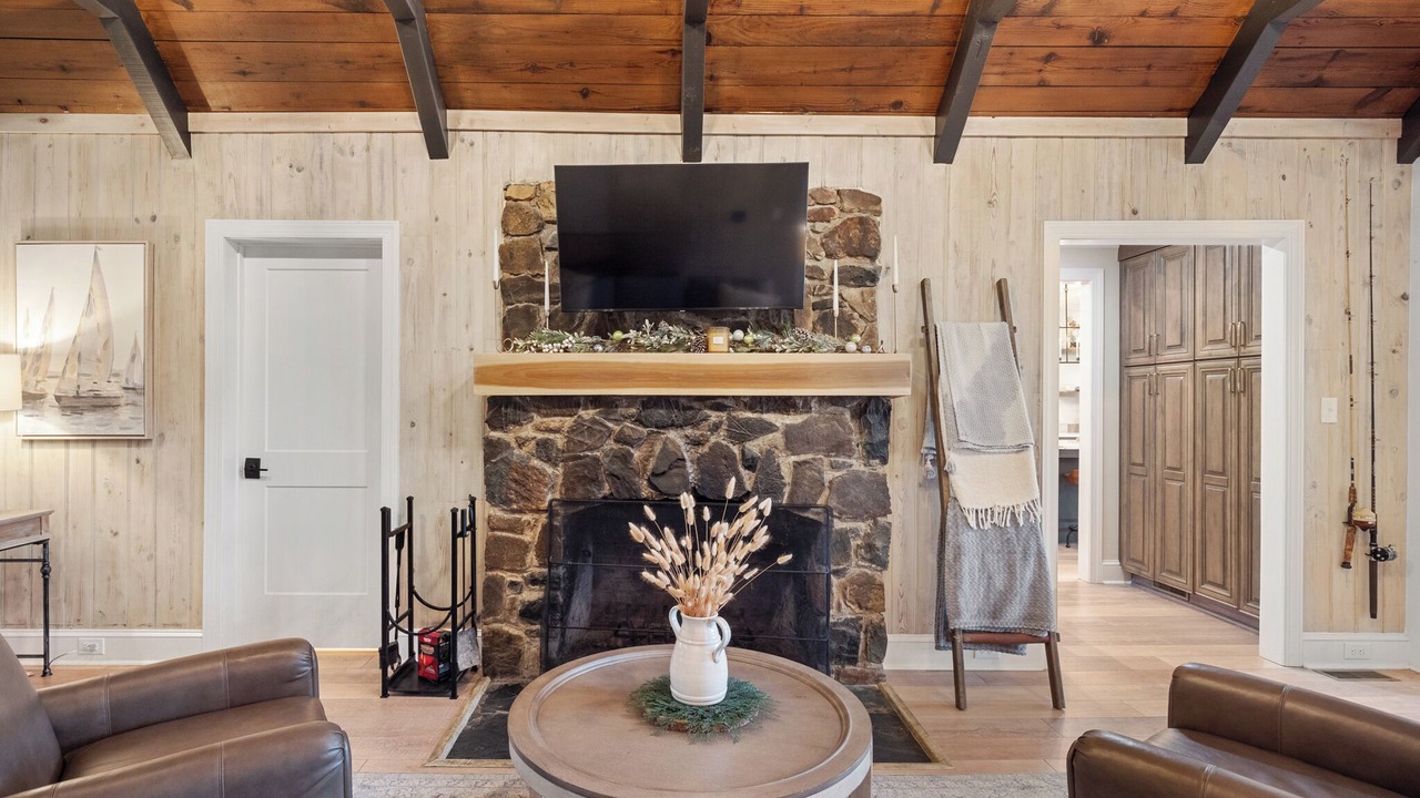 Photo of Livingroom in Dixie - Berryhill