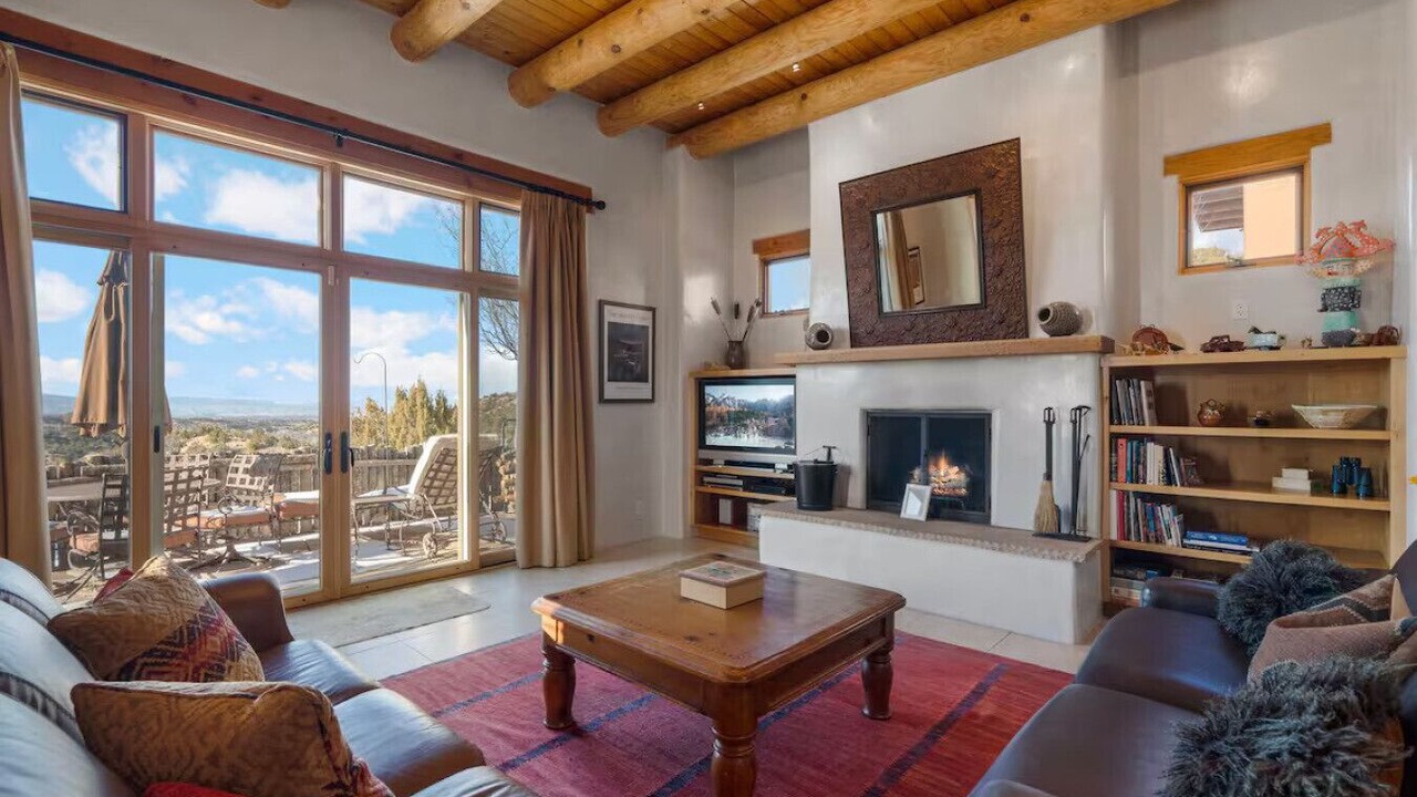 Photo of Livingroom in North Hills