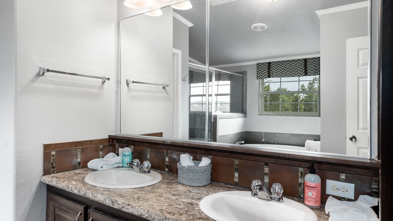 Photo of Bathroom in Canyon Lake