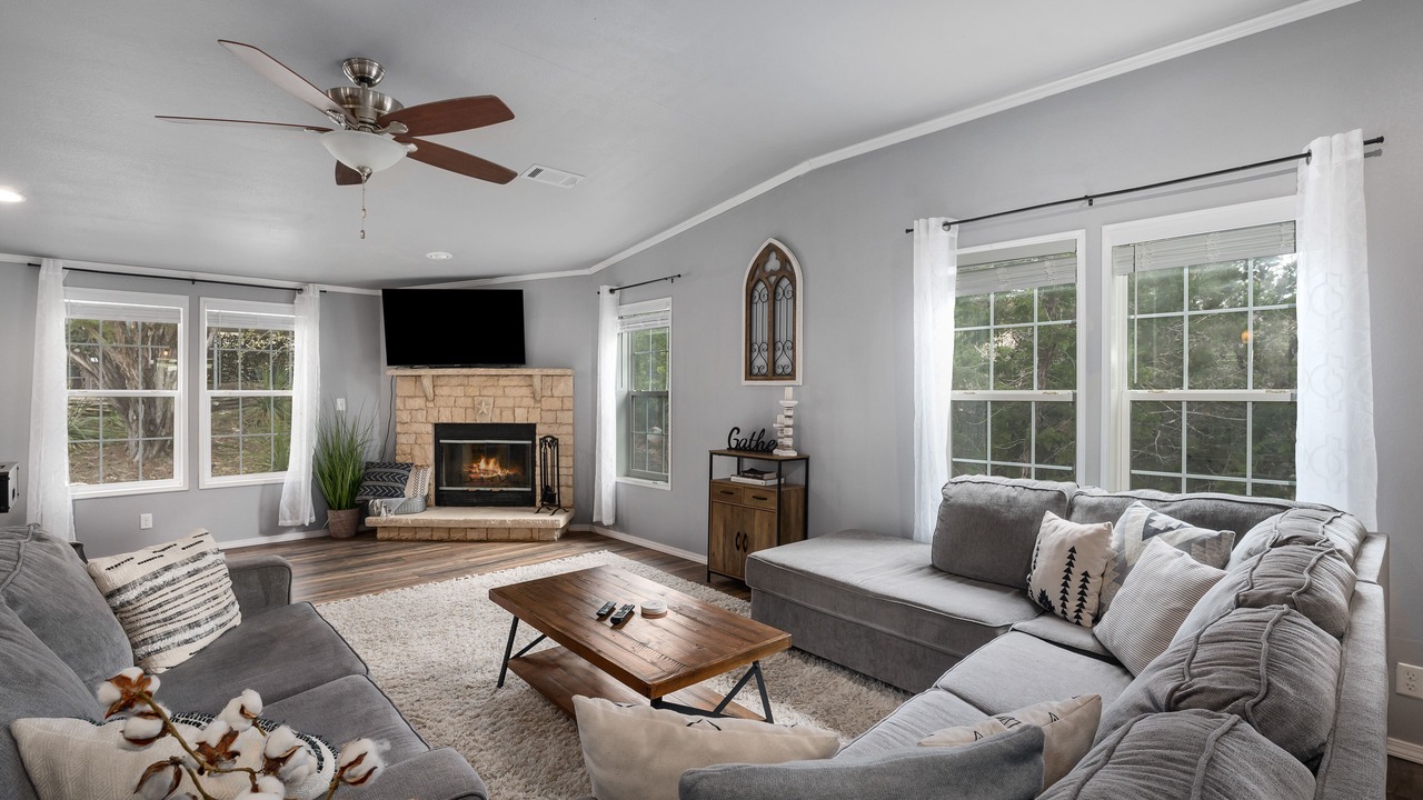 Photo of Livingroom in Canyon Lake