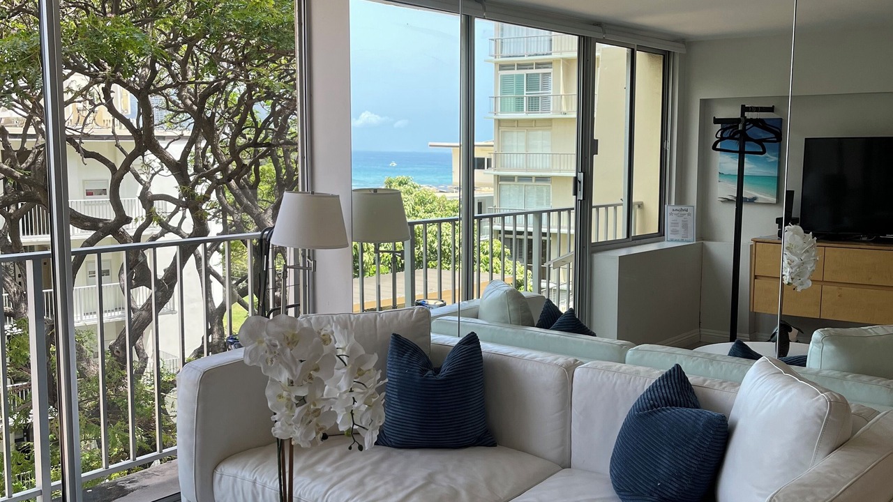 Photo of Livingroom in Diamond Head - Kapahulu - St. Louis