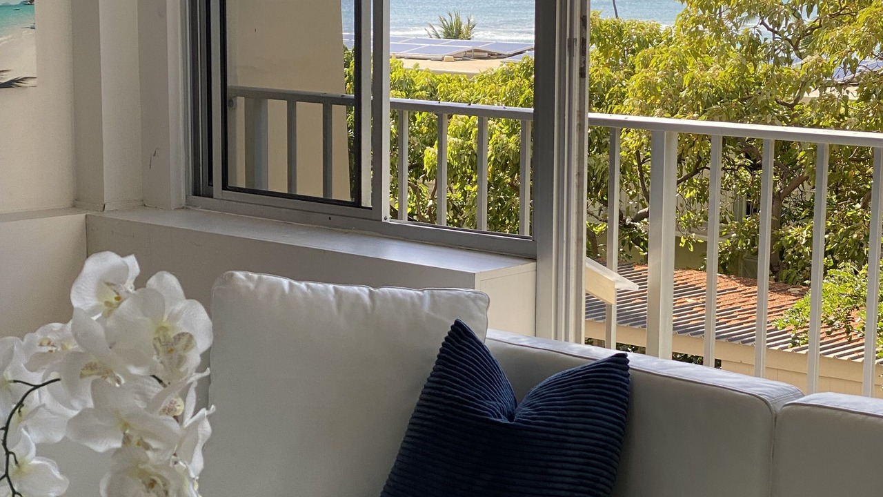 Photo of Livingroom in Diamond Head - Kapahulu - St. Louis