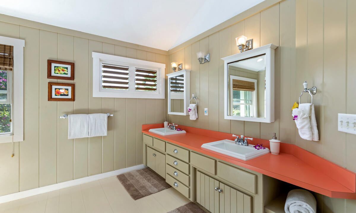 Photo of Bathroom in Wainiha